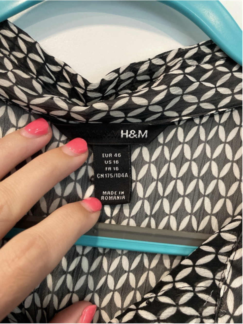 H&M Womens Short Sleeve Blouse Size 16 Business Casual Geometric Pattern Ties￼￼ - Picture 4 of 8